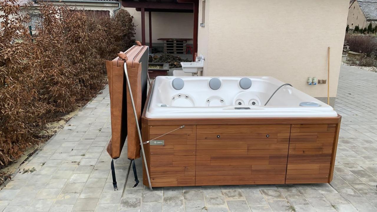 Apartman Matyas Drnholec Zewnętrze zdjęcie